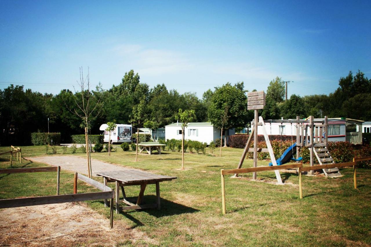 Camping Au Pre De L'Etang Sainte-Foy  Экстерьер фото